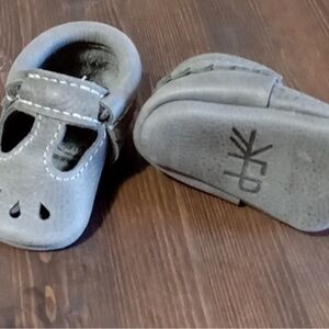 FRESHLY PICKED MARY JANE LEATHER BABY MOCCASINS SZ 1